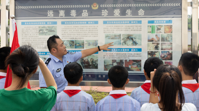 参观禁毒教育基地，共筑青少年拒毒防线